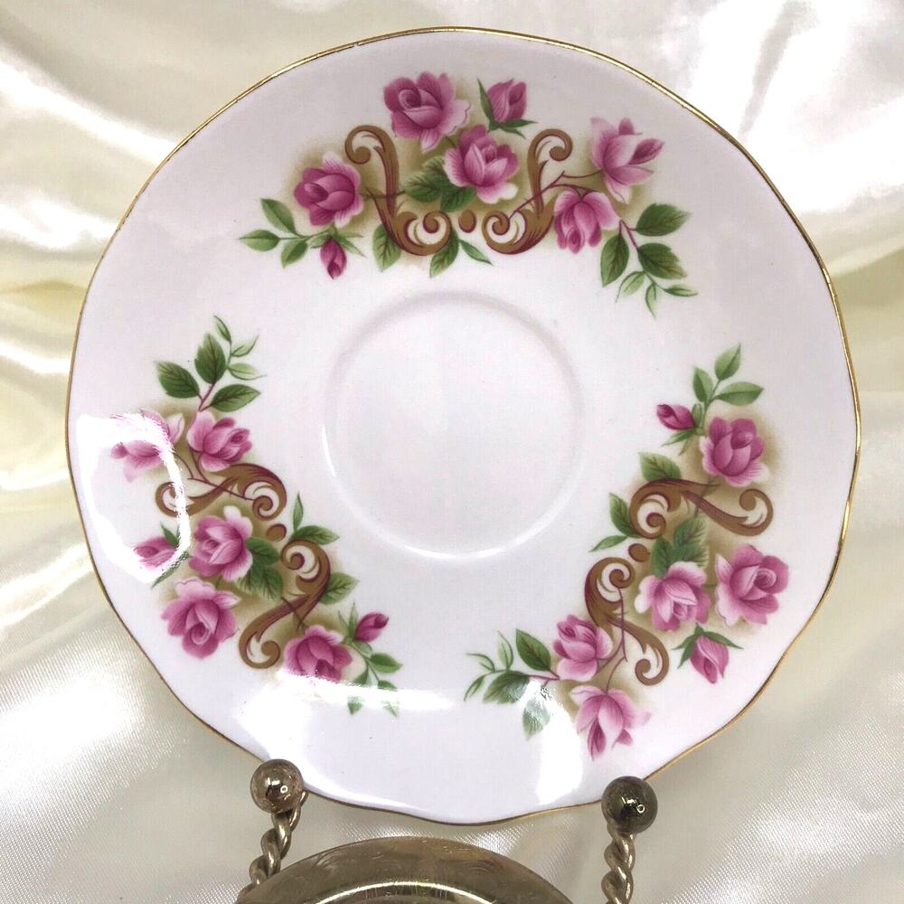 Queen Anne English Bone China Tea Cup & Saucer Gold Trim - Picture 4 of 7